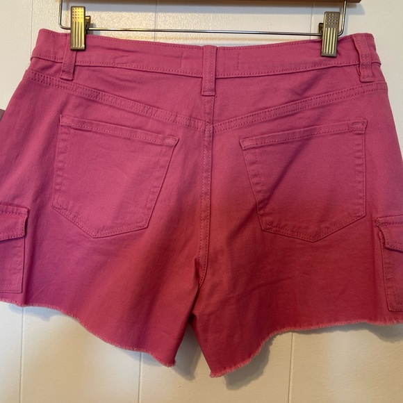 Pink cargo shorts - Picture 3 of 3